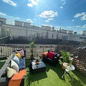 Exclusive Downtown Bella Apartment